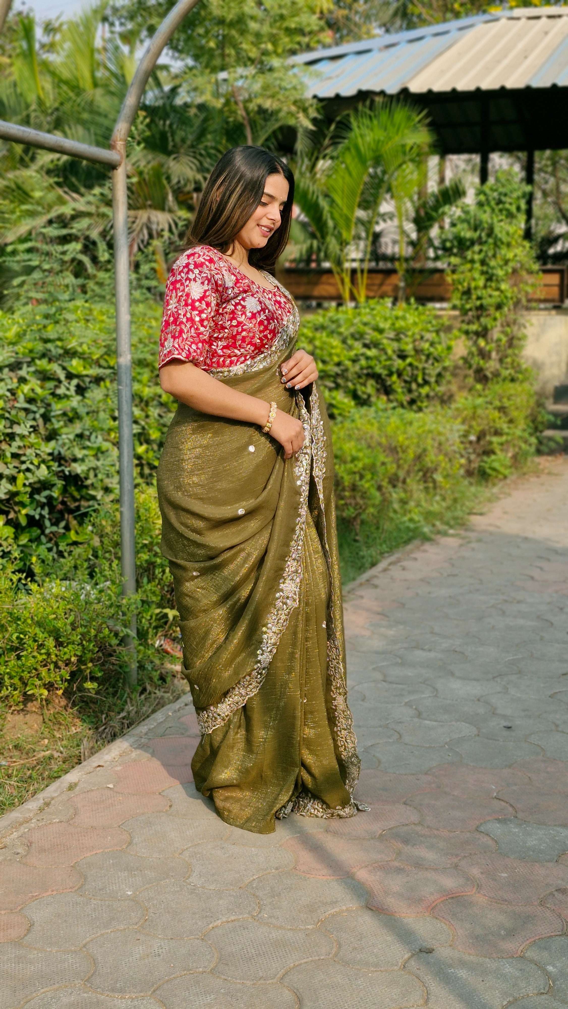 Dazzling Mehendi Candy Crush Sequence Design C Pallu Mehendi Wear With Red Embroidery Blouse