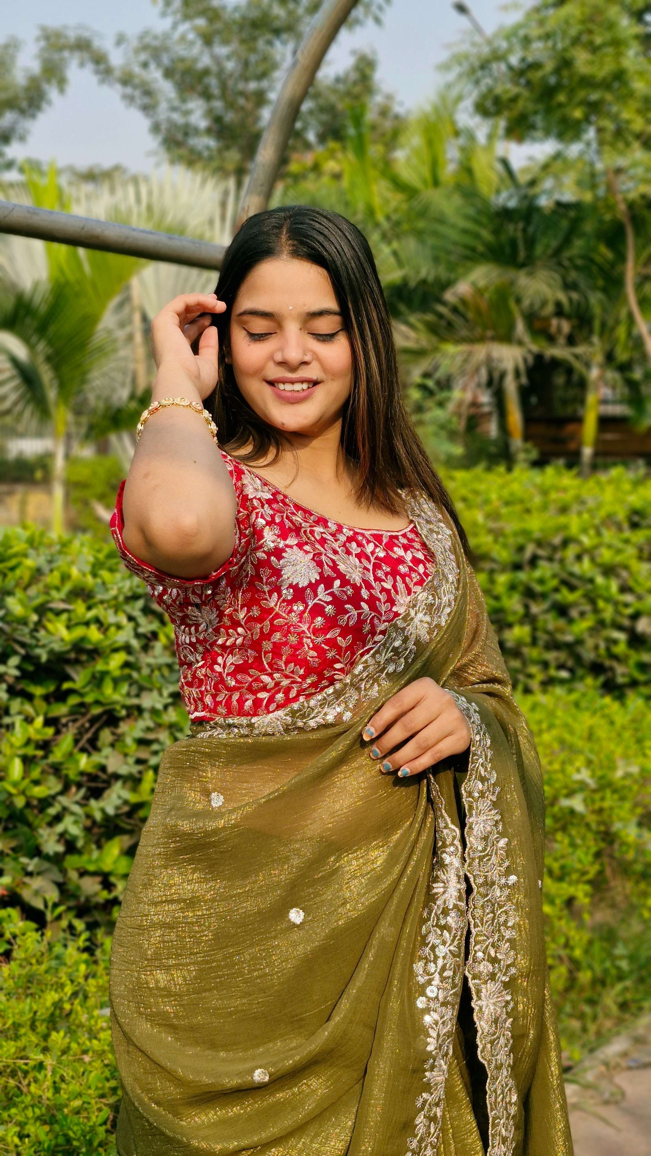 Dazzling Mehendi Candy Crush Sequence Design C Pallu Mehendi Wear With Red Embroidery Blouse